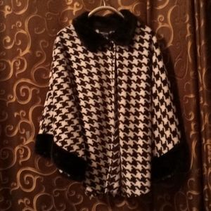 Jennifer Lawrence Cape plus